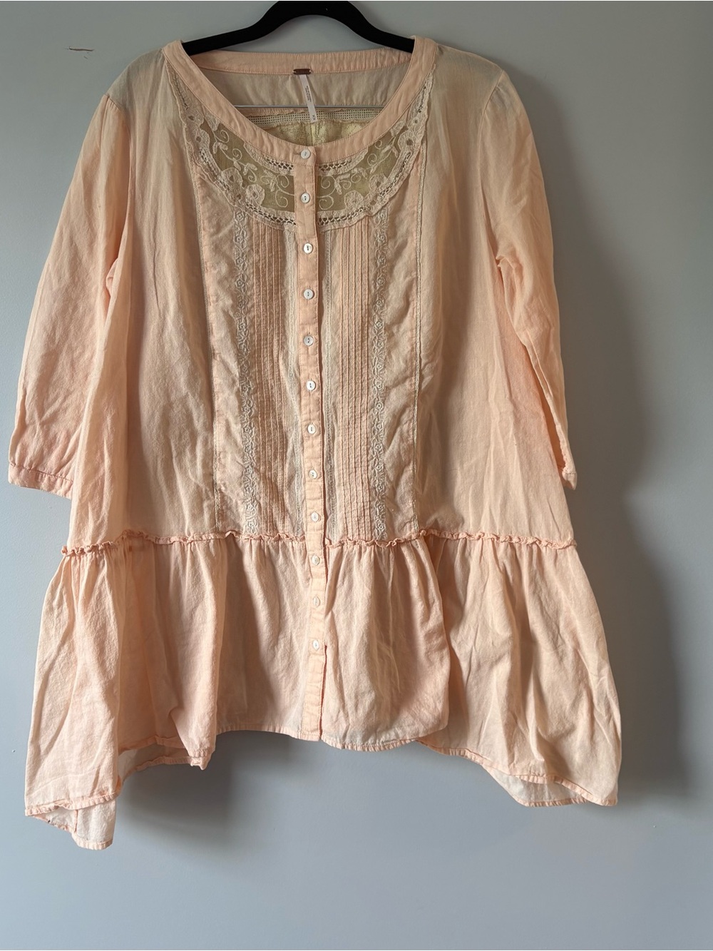 Free People Peach Button-Front Peplum Tunic with Lace Yoke Size Med 100% Cotton